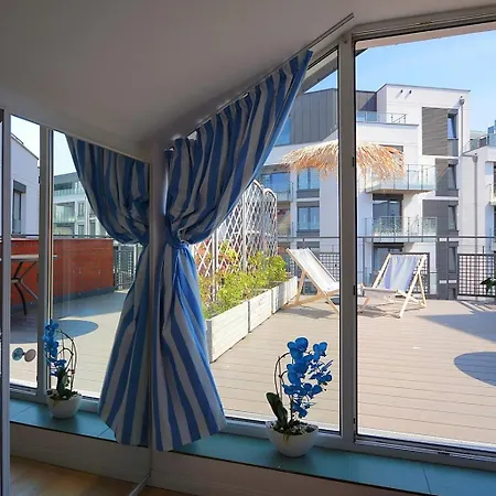 W Porcie Przy Latarni Morskiej *